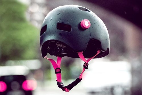 Photo d'un casque urbain équipé du capteur Tocsen